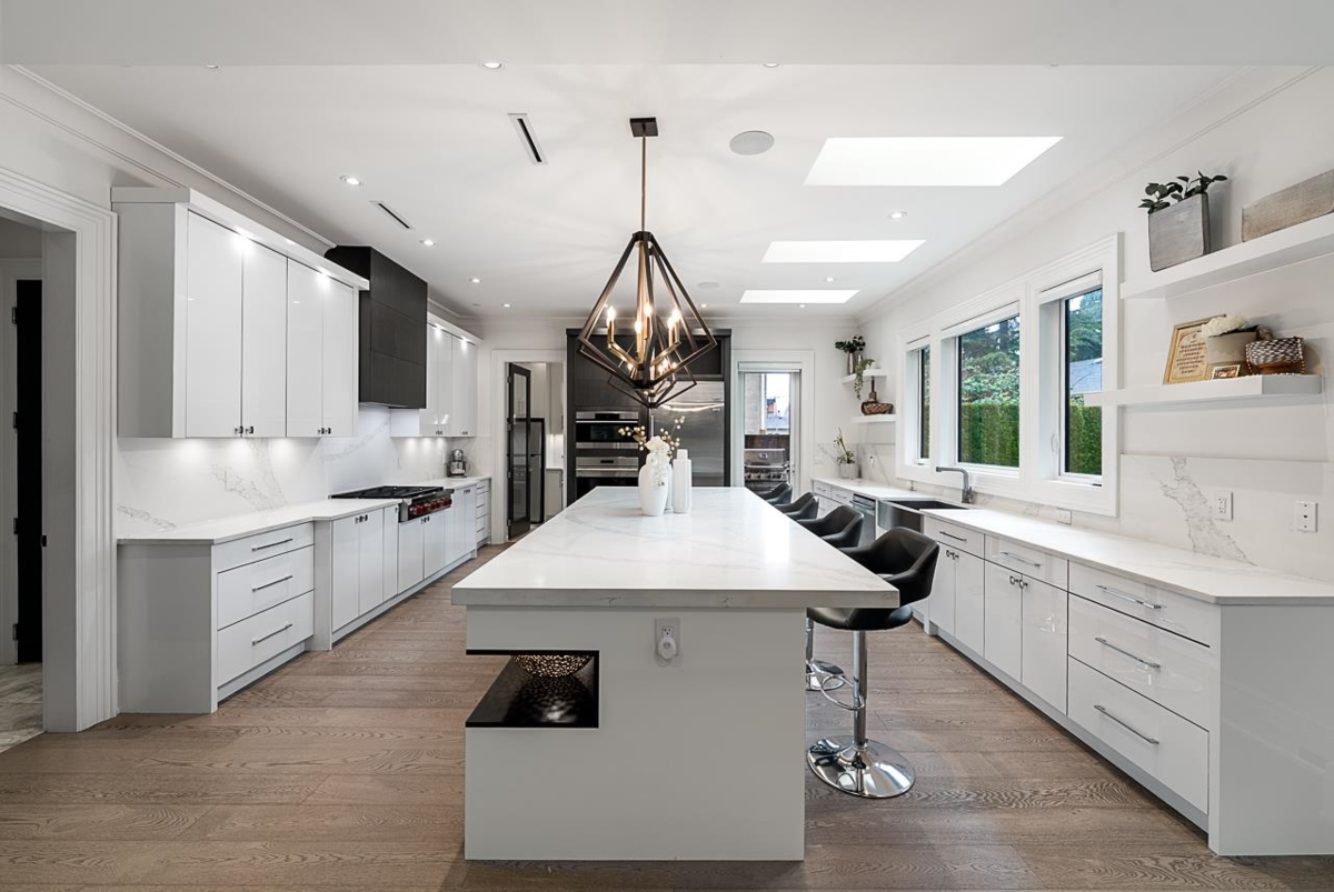 Kitchen Photo of 14237 Vine Avenue, White Rock, BC