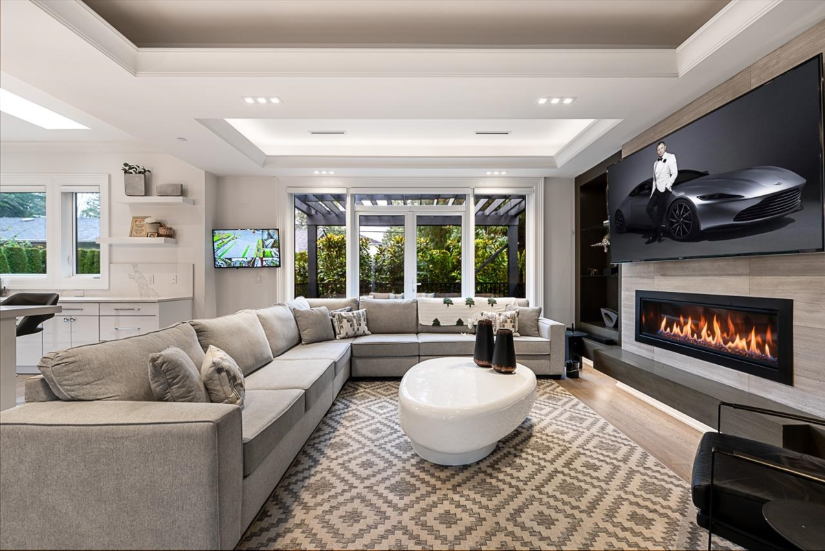 Living Room Photo of 14237 Vine Avenue, White Rock, BC