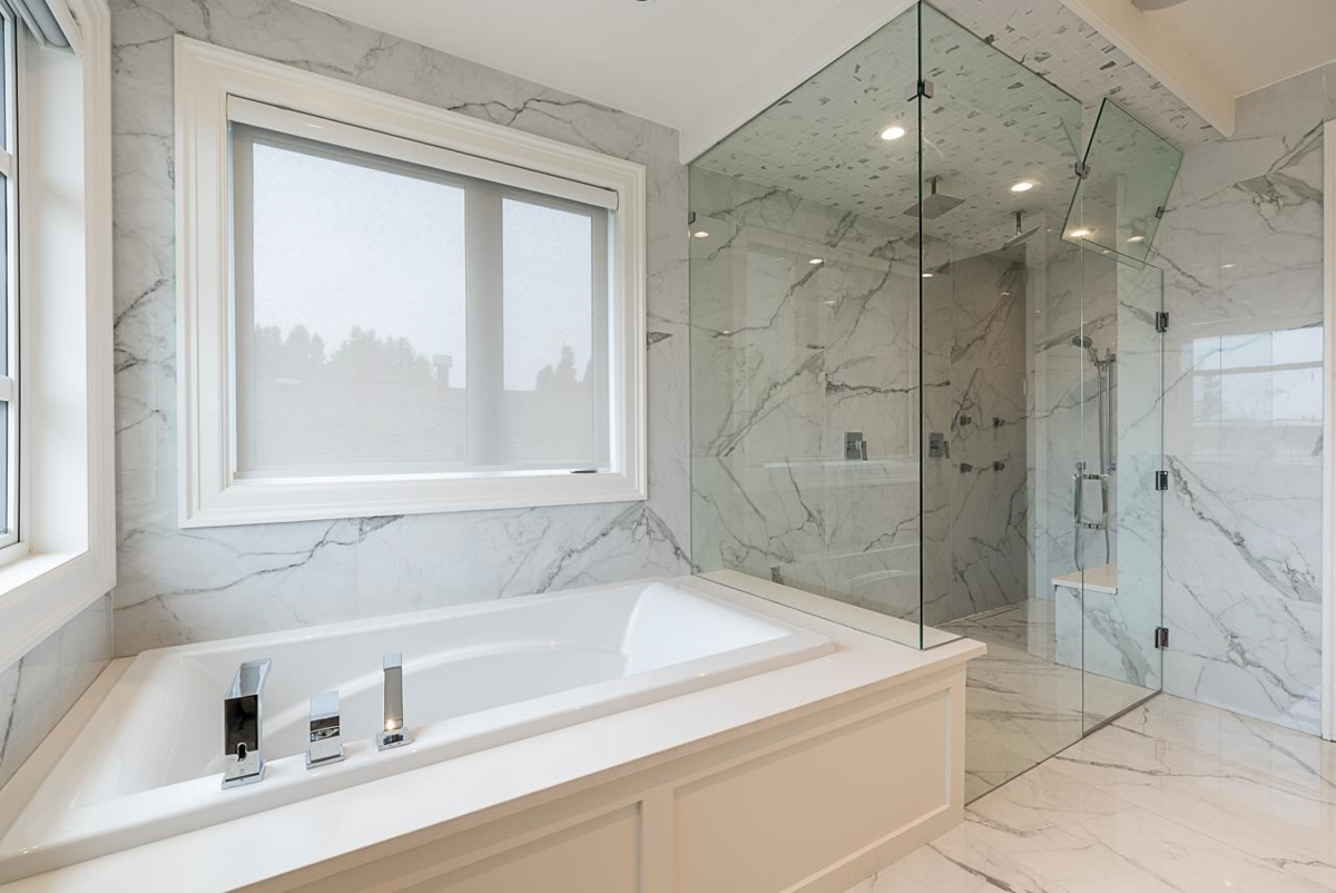 Mudroom Photo of 14237 Vine Avenue, White Rock, BC