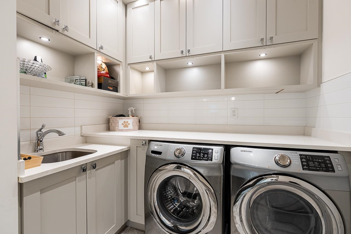 Primary Bathroom Photo of 14237 Vine Avenue, White Rock, BC