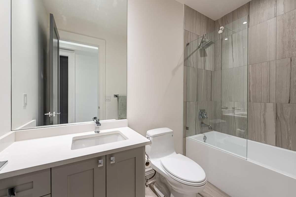 Staircase Photo of 14237 Vine Avenue, White Rock, BC