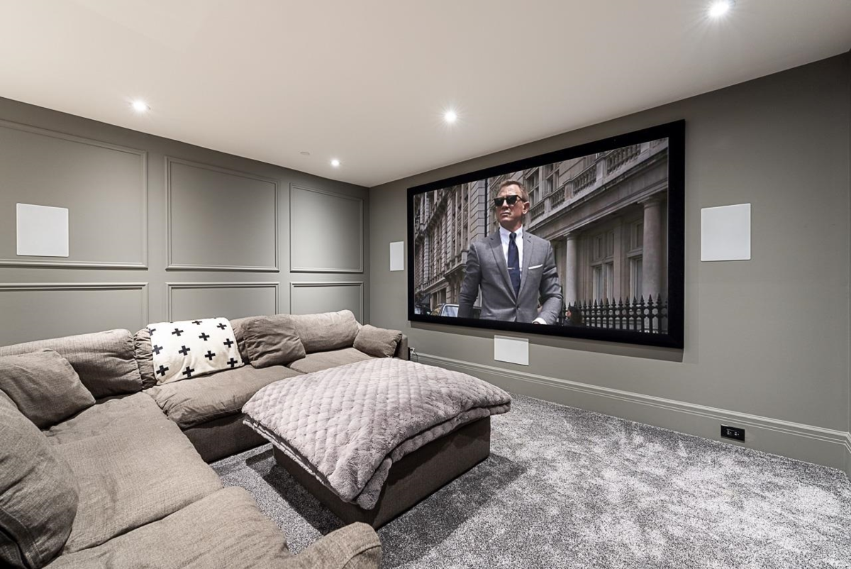 Swimming Pool Photo of 14237 Vine Avenue, White Rock, BC