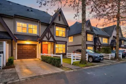 8 11757 236 Street, Maple Ridge, BC, Maple Ridge — Townhouse for sale