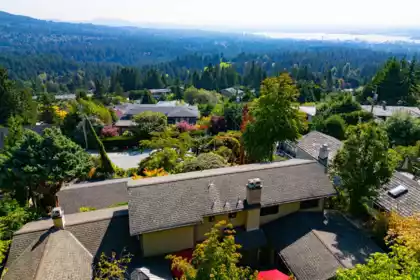 560 Craigmohr Drive, West Vancouver, BC, Glenmore — 3 bed single family residence for sale