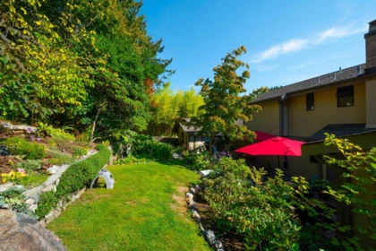 Garden / Landscaping Photo of 560 Craigmohr Drive, West Vancouver, BC