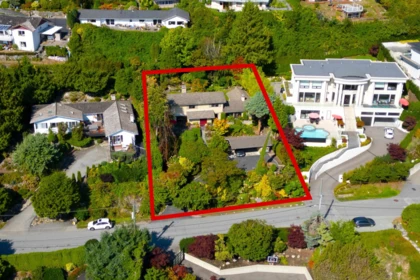 Hot Tub / Spa Photo of 560 Craigmohr Drive, West Vancouver, BC