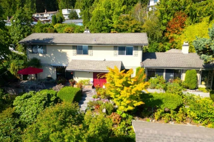 Kitchen Photo of 560 Craigmohr Drive, West Vancouver, BC