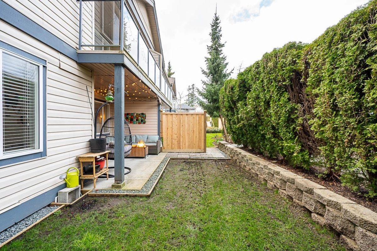 Entry Foyer Photo of 19 8338 158 Street, Surrey, BC