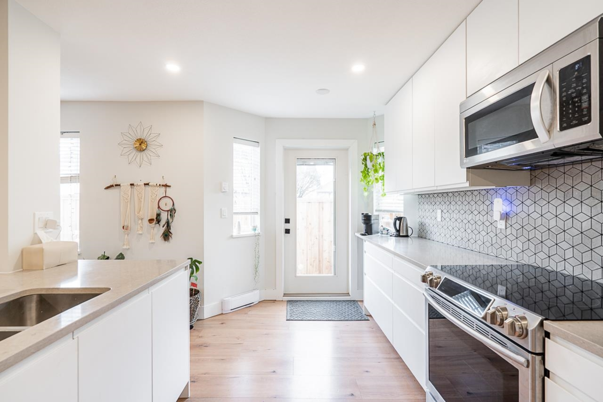 Kitchen Photo of 19 8338 158 Street, Surrey, BC