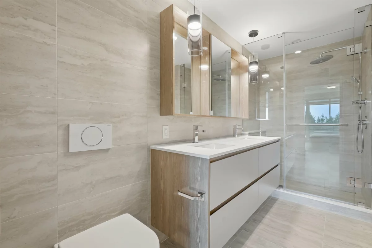 Guest Bathroom Photo of 304 1526 Finlay Street, White Rock, BC