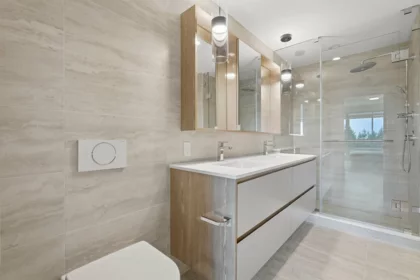 Guest Bathroom Photo of 304 1526 Finlay Street, White Rock, BC