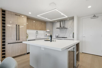 Kitchen Island Photo of 304 1526 Finlay Street, White Rock, BC