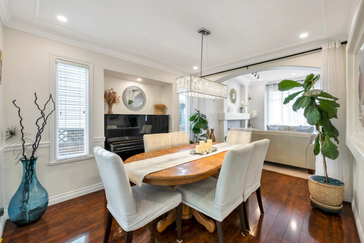 Kitchen Island Photo of 6185 167a Street, Surrey, BC