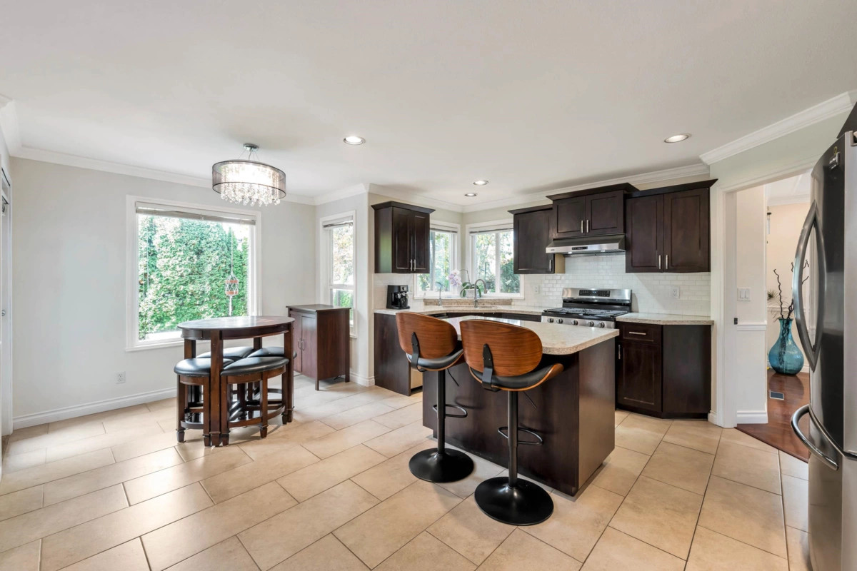 Walk-In Closet Photo of 6185 167a Street, Surrey, BC