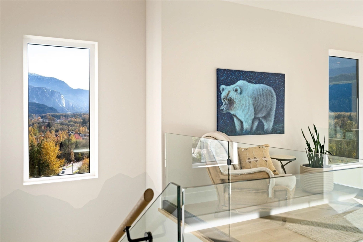 Breakfast Nook Photo of 41337 Horizon Drive, Squamish, BC