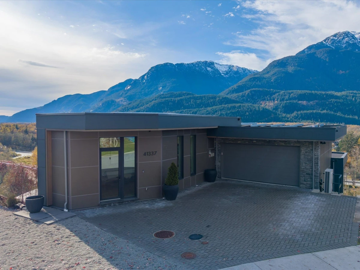 Dining Area Photo of 41337 Horizon Drive, Squamish, BC