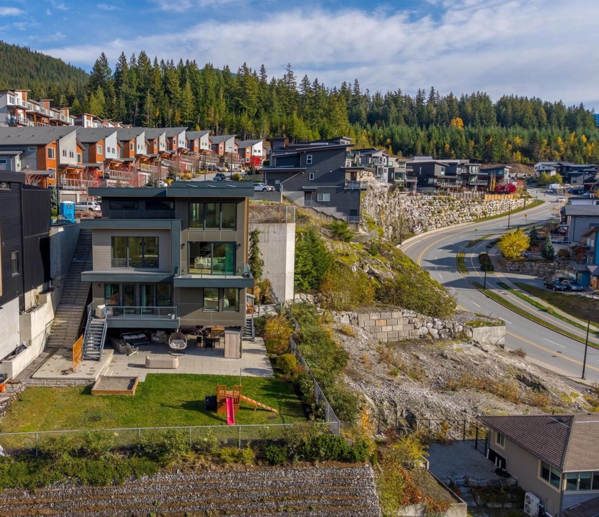Neighborhood Park Photo Near 41337 Horizon Drive, Squamish, BC