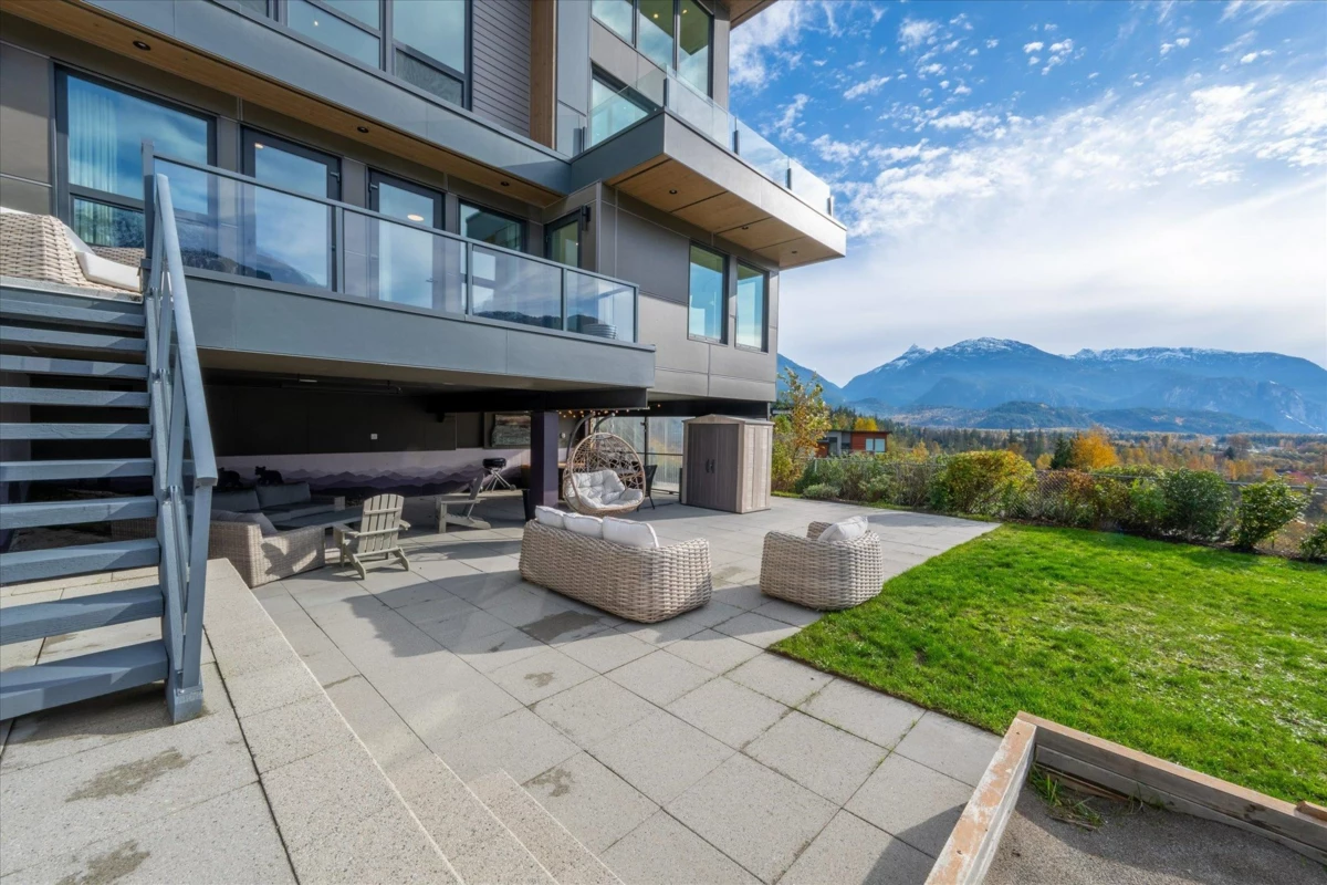 Swimming Pool Photo of 41337 Horizon Drive, Squamish, BC