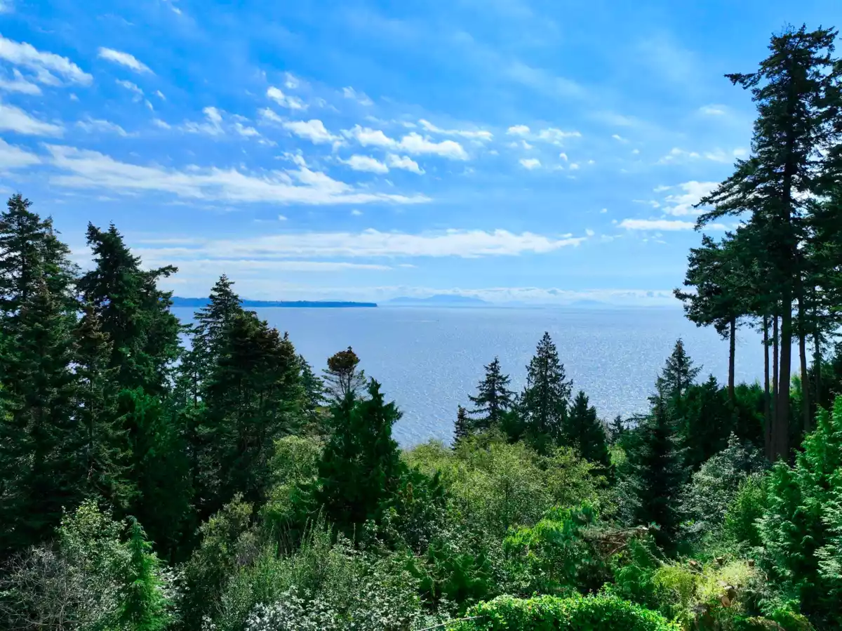 Garden / Landscaping Photo of 13910 Terry Road, White Rock, BC