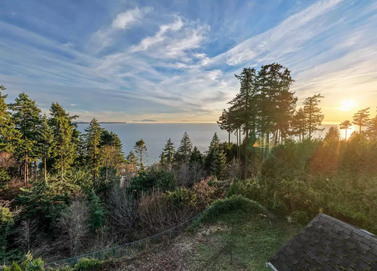 Powder Room Photo of 13910 Terry Road, White Rock, BC