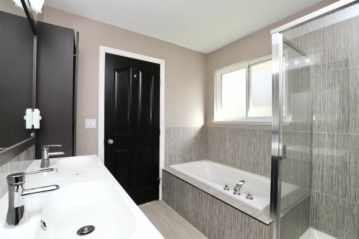 Guest Bathroom Photo of 11634 238a Street, Maple Ridge, BC