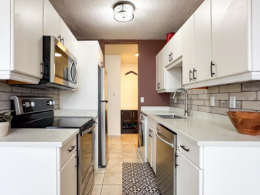 Kitchen Photo of 502 320 Royal Avenue, New Westminster, BC