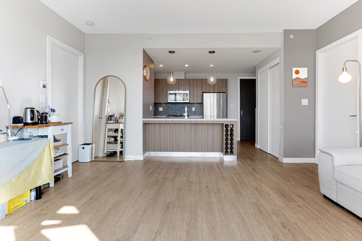 Kitchen Island Photo of 1102 1788 Ontario Street, Vancouver, BC