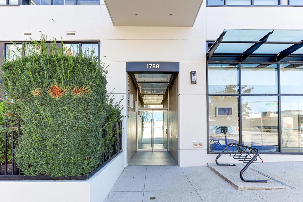 Living Room Photo of 1102 1788 Ontario Street, Vancouver, BC