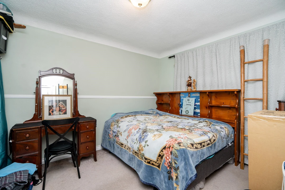 Kitchen Island Photo of 1490 E 15th Avenue, Vancouver, BC