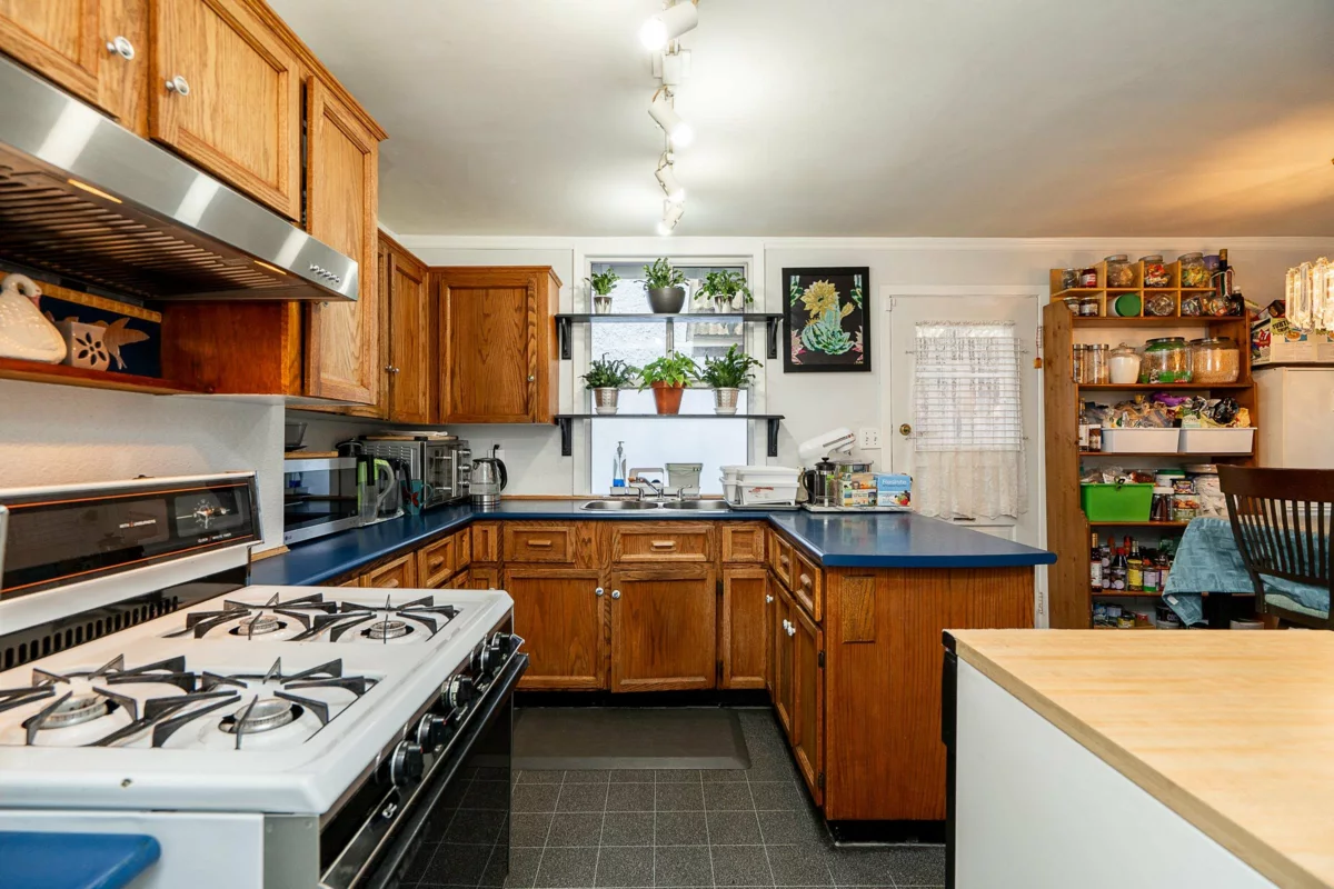 Kitchen Photo of 1490 E 15th Avenue, Vancouver, BC