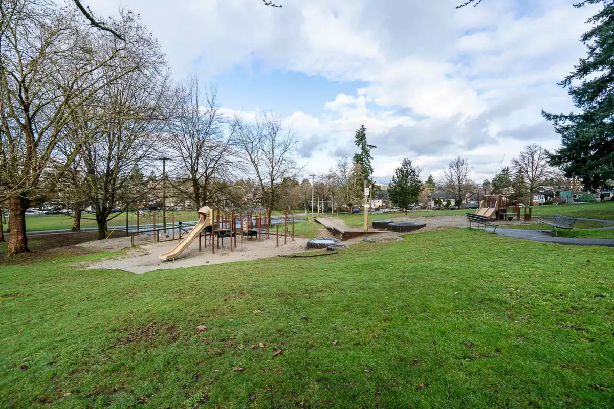 Powder Room Photo of 1490 E 15th Avenue, Vancouver, BC