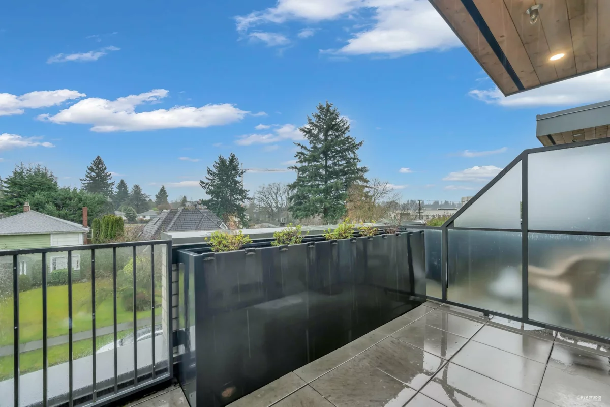 Backyard Photo of 659 W 30th Avenue, Vancouver, BC