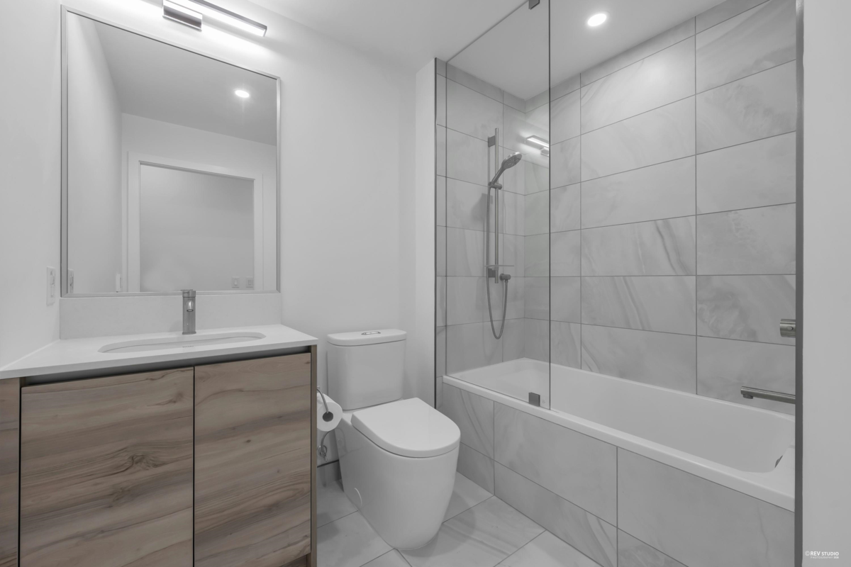 Entry Foyer Photo of 659 W 30th Avenue, Vancouver, BC