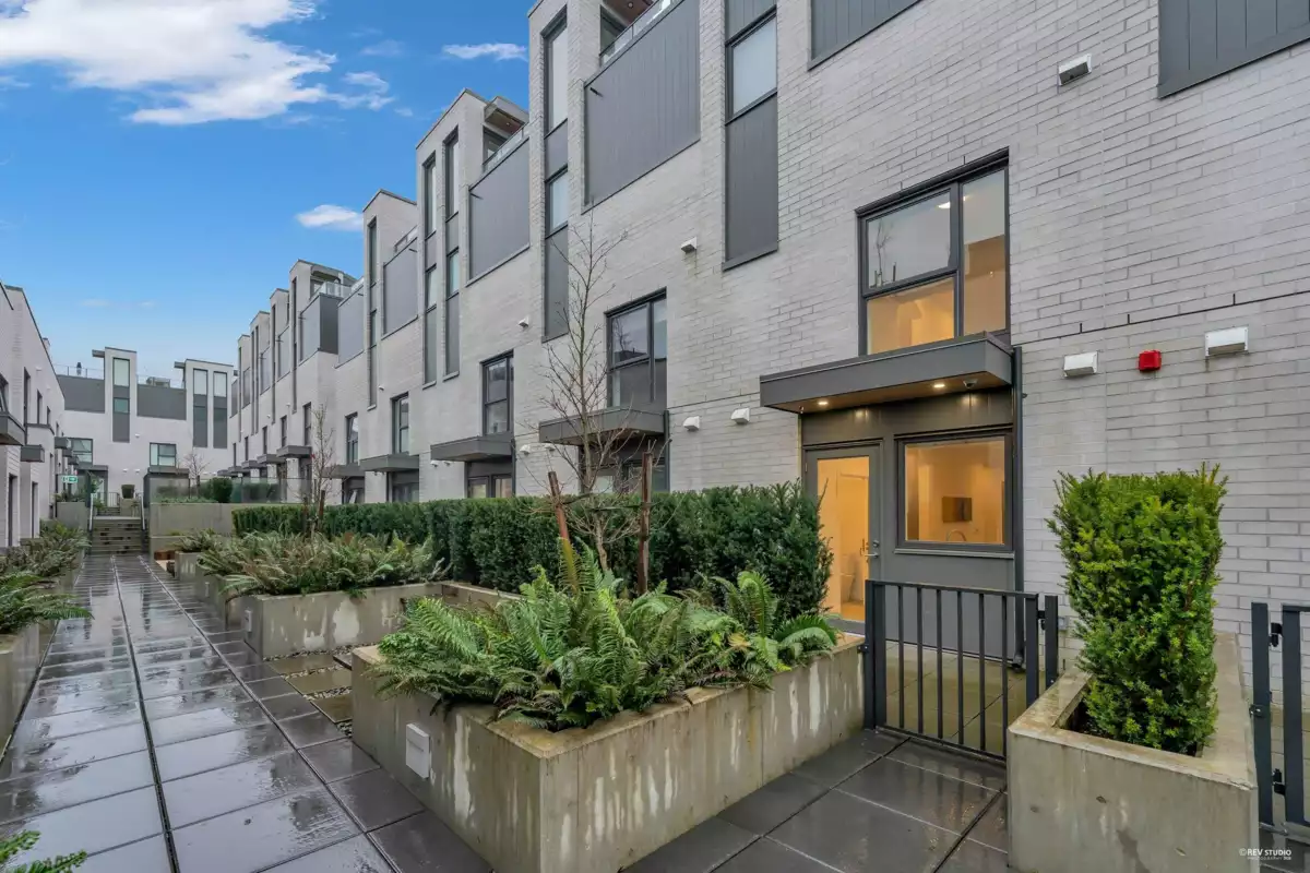 Garage Interior Photo of 659 W 30th Avenue, Vancouver, BC