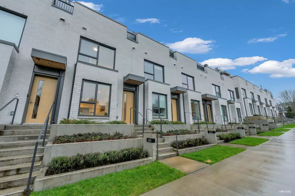 Garden / Landscaping Photo of 659 W 30th Avenue, Vancouver, BC