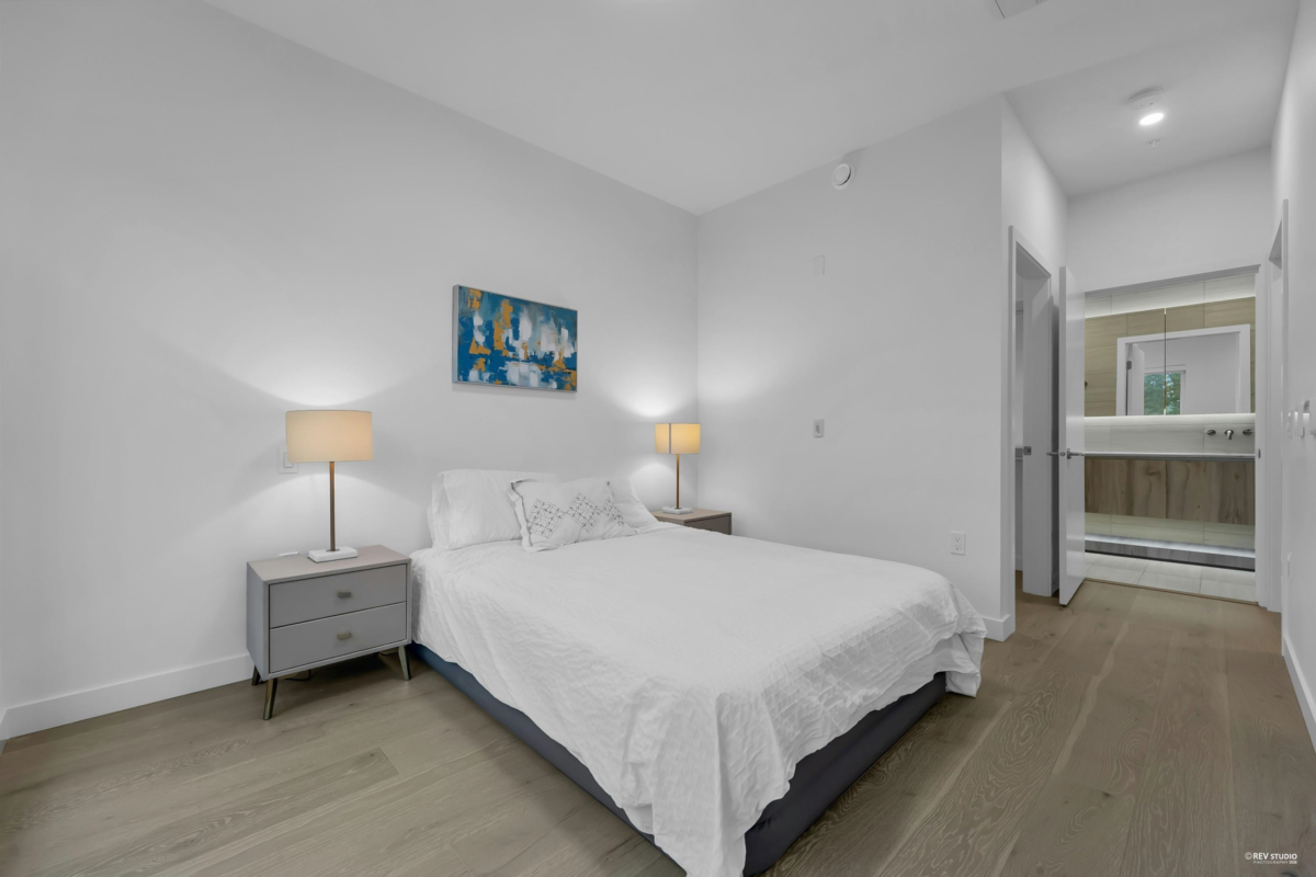 Guest Bathroom Photo of 659 W 30th Avenue, Vancouver, BC