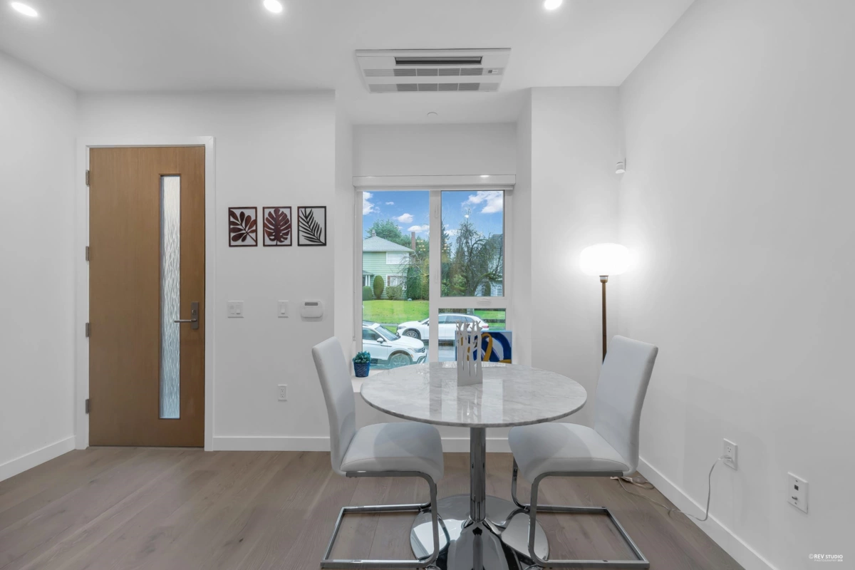Kitchen Island Photo of 659 W 30th Avenue, Vancouver, BC