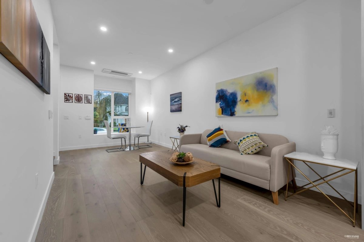 Living Room Photo of 659 W 30th Avenue, Vancouver, BC