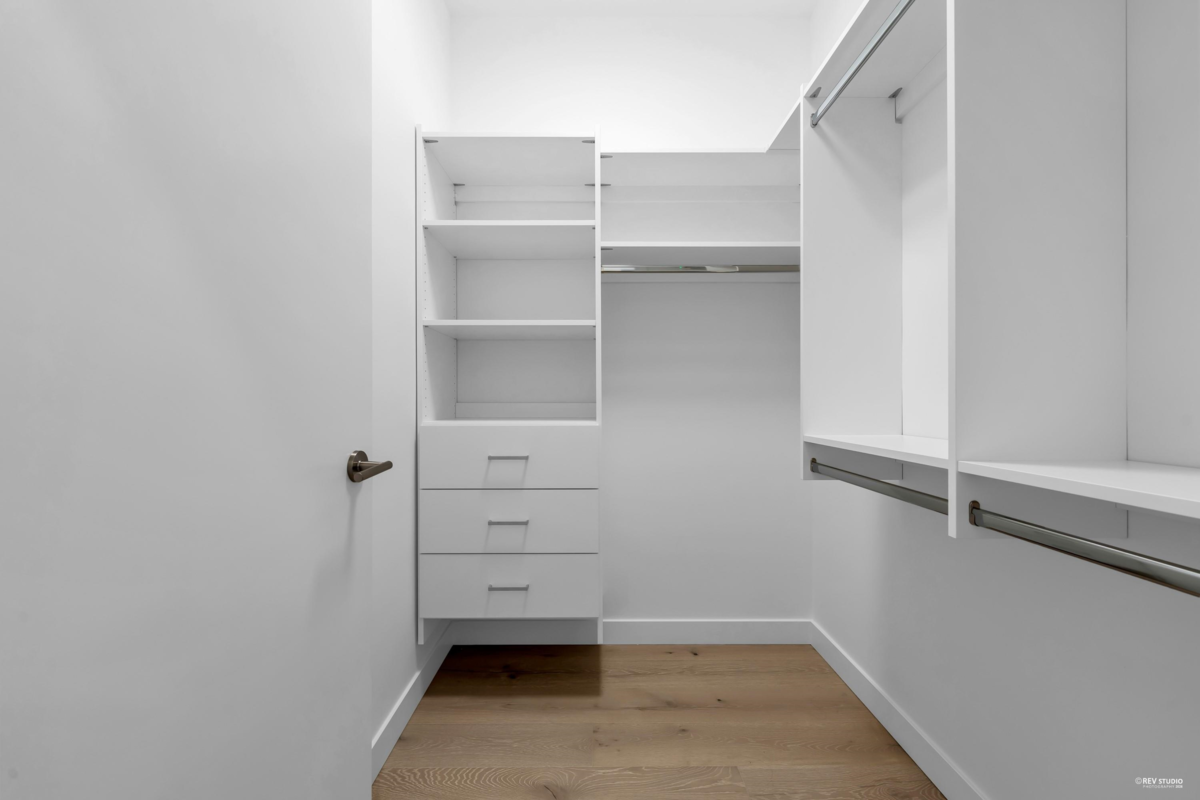 Powder Room Photo of 659 W 30th Avenue, Vancouver, BC