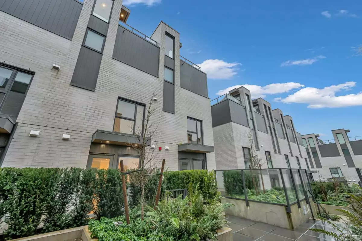 Swimming Pool Photo of 659 W 30th Avenue, Vancouver, BC