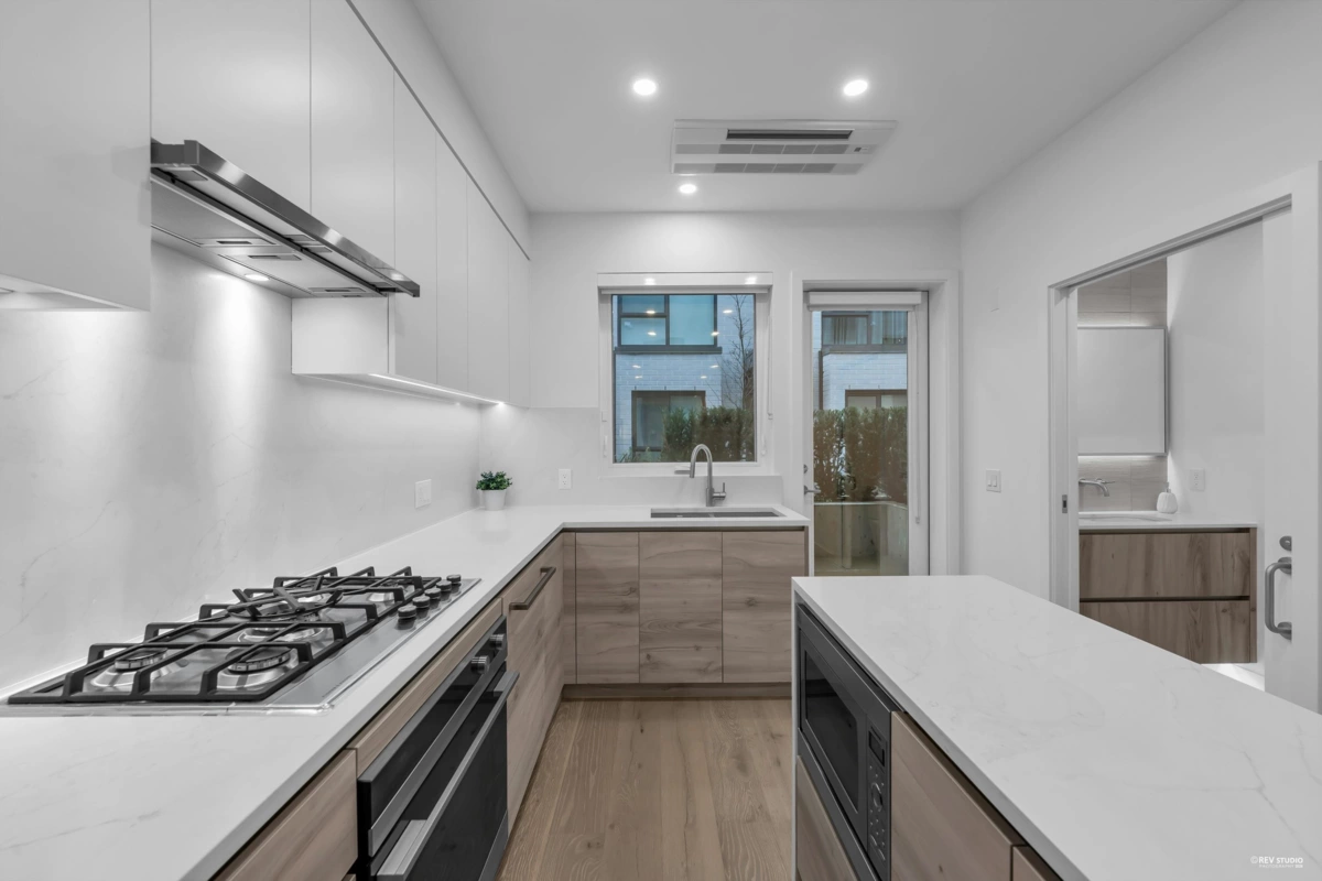 Walk-In Closet Photo of 659 W 30th Avenue, Vancouver, BC