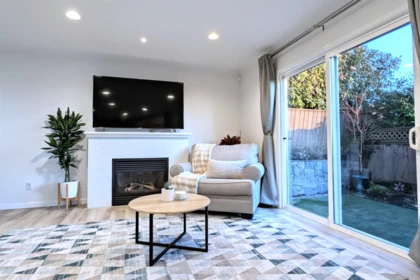 1 252 W 13th Street, North Vancouver, BC, North Vancouver — Townhouse for sale