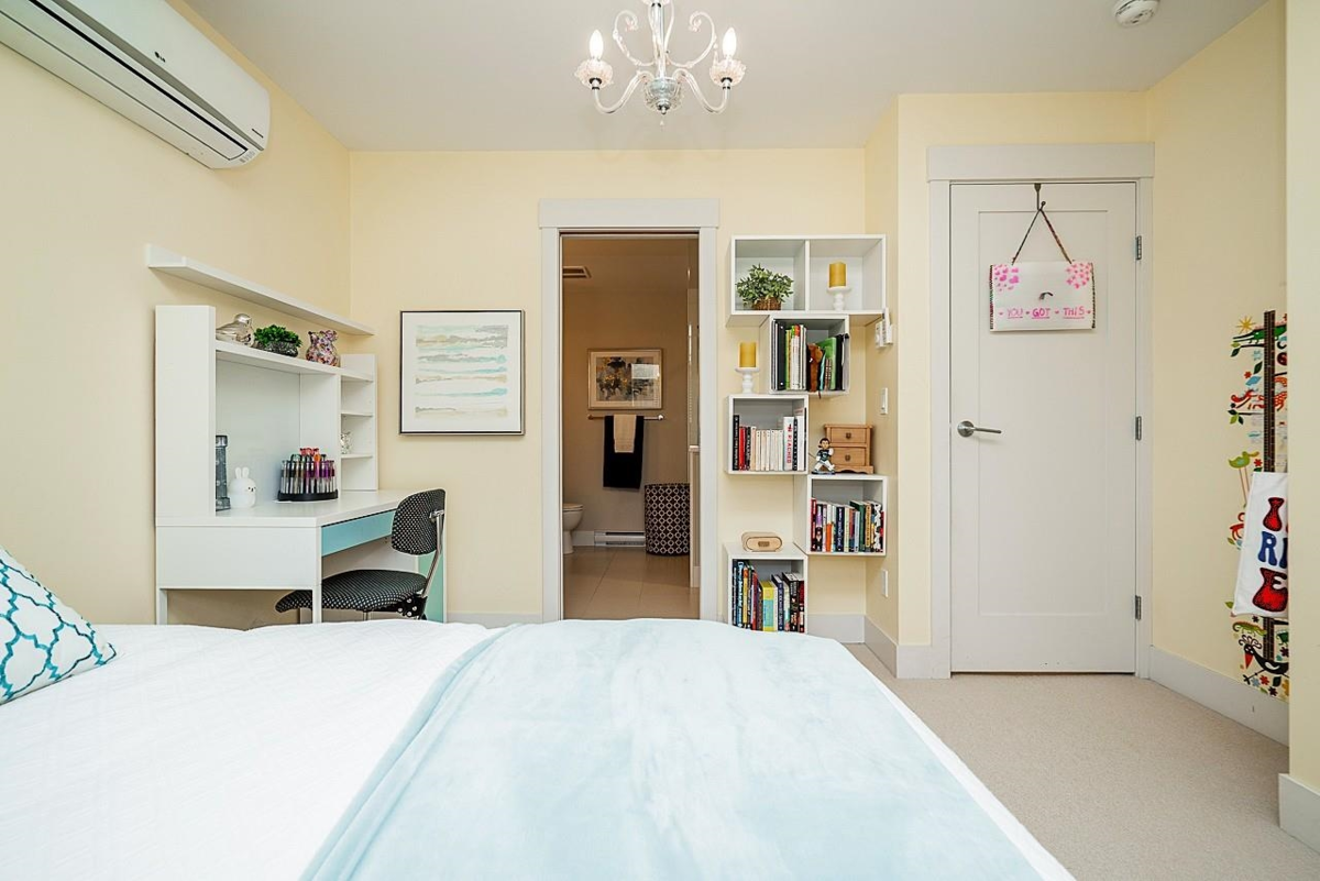 Entry Foyer Photo of 5946 Oak Street, Vancouver, BC
