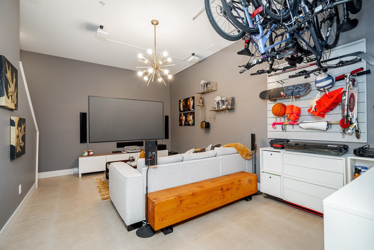 Garden / Landscaping Photo of 5946 Oak Street, Vancouver, BC