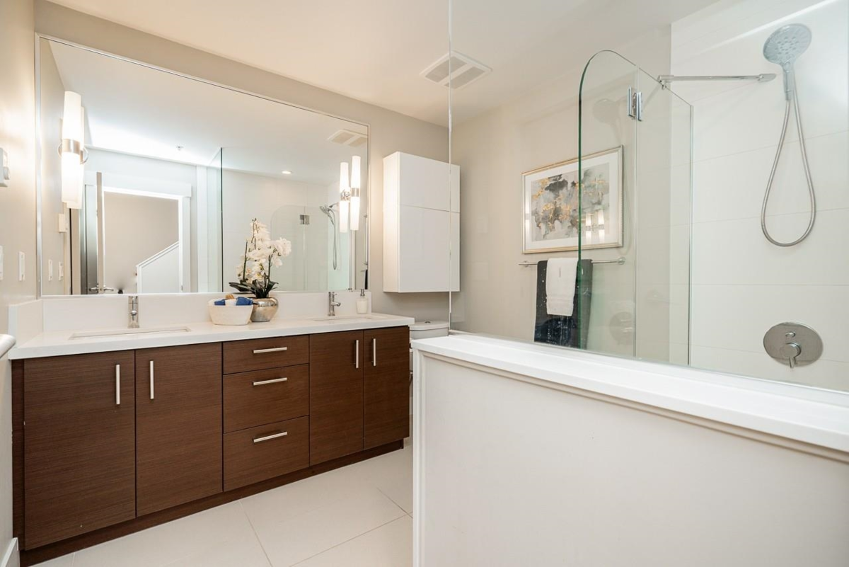 Hallway Photo of 5946 Oak Street, Vancouver, BC