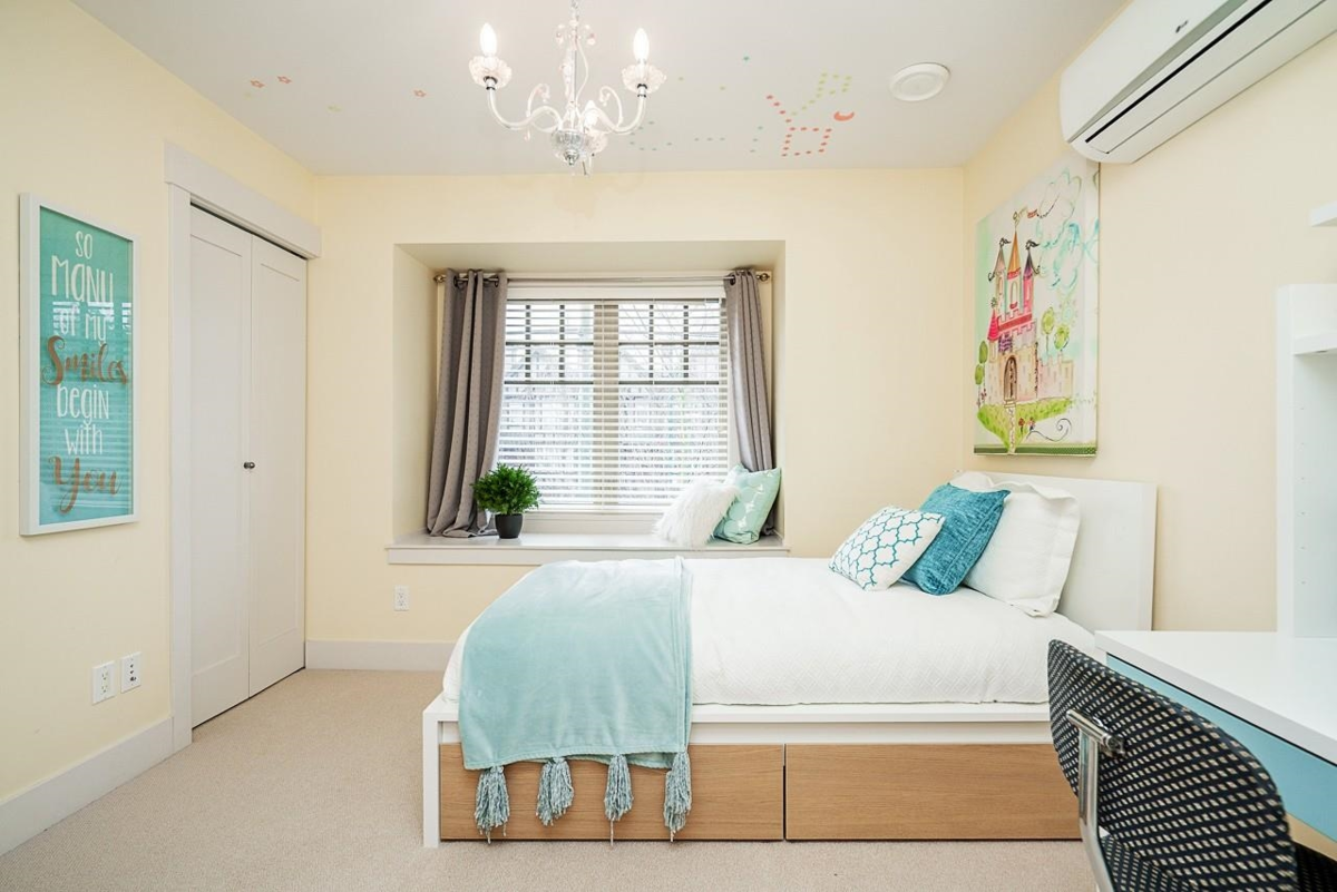 Laundry Room Photo of 5946 Oak Street, Vancouver, BC