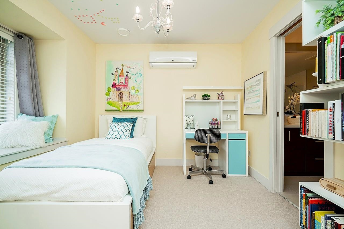 Mudroom Photo of 5946 Oak Street, Vancouver, BC