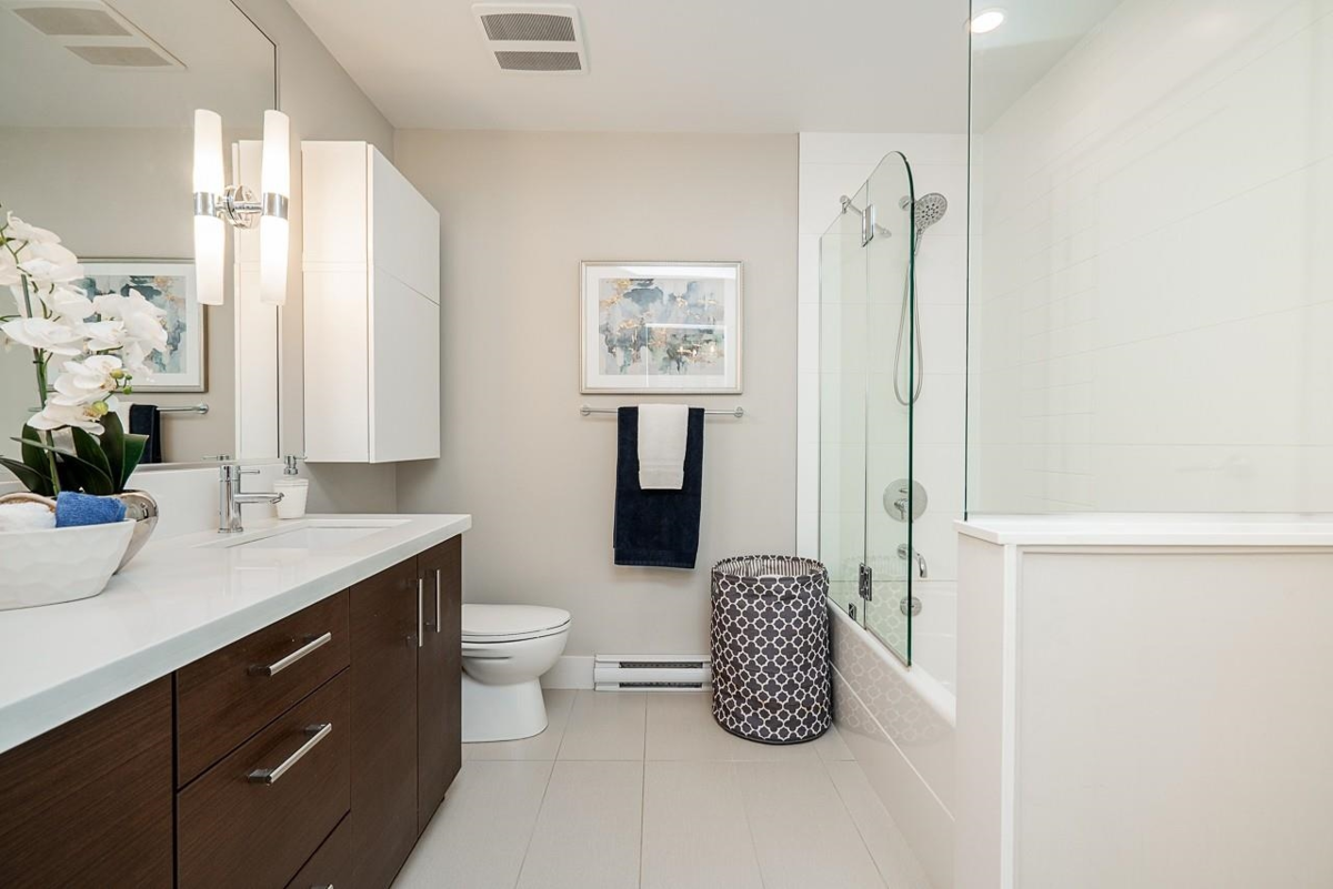 Staircase Photo of 5946 Oak Street, Vancouver, BC