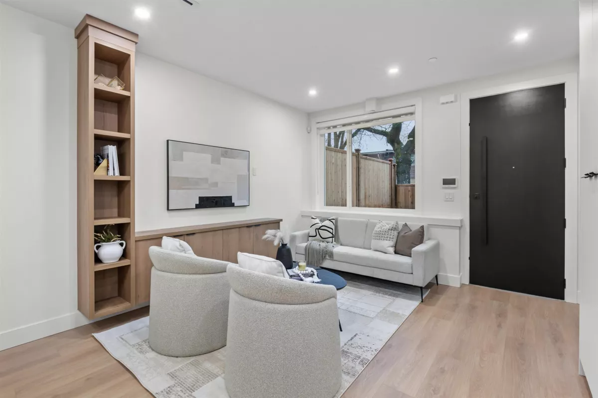 Dining Area Photo of 1 435 E 47th Avenue, Vancouver, BC