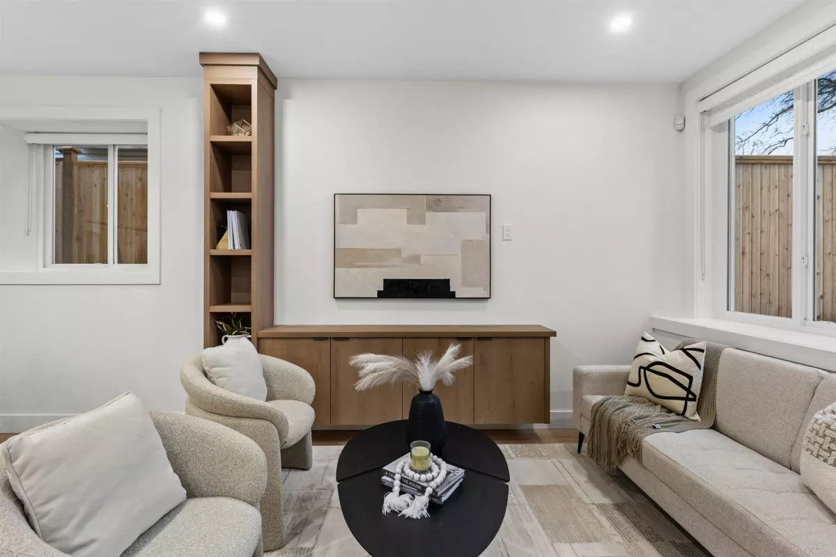 Family Room Photo of 1 435 E 47th Avenue, Vancouver, BC